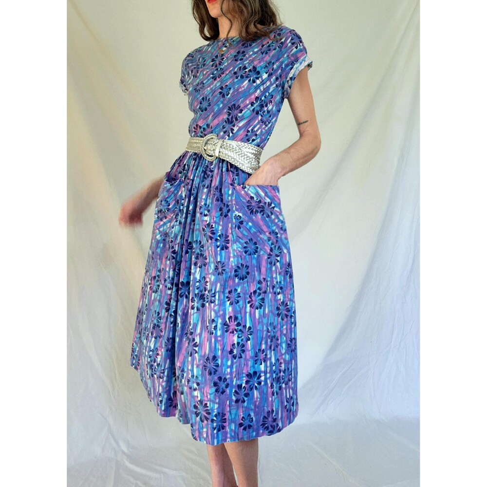 1940s Vintage Novelty Print Day Dress: Floral Cotton Midi Dress with Pockets, S
